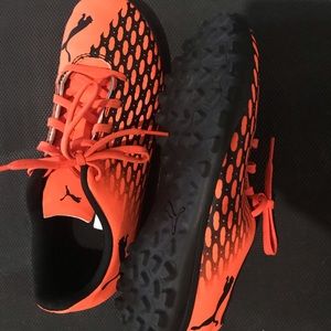 *Bundle*(Qty2 pairs )1 Pair youth indoor soccer, 1 soccer cleat,